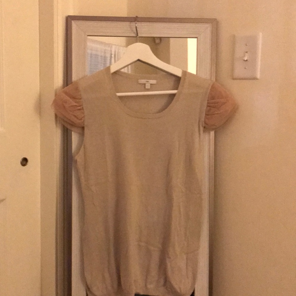 Cute Gap sweater shirt with adorable sleeves.